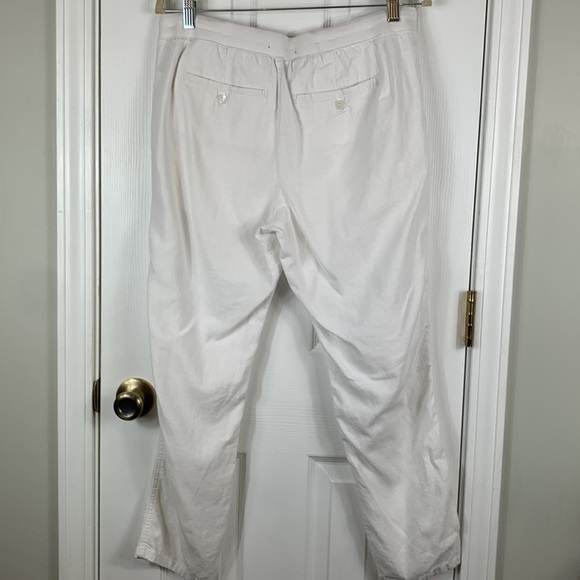 Gap white capris pants size medium. 55% linen, 45% viscose. Pockets - Picture 7 of 8
